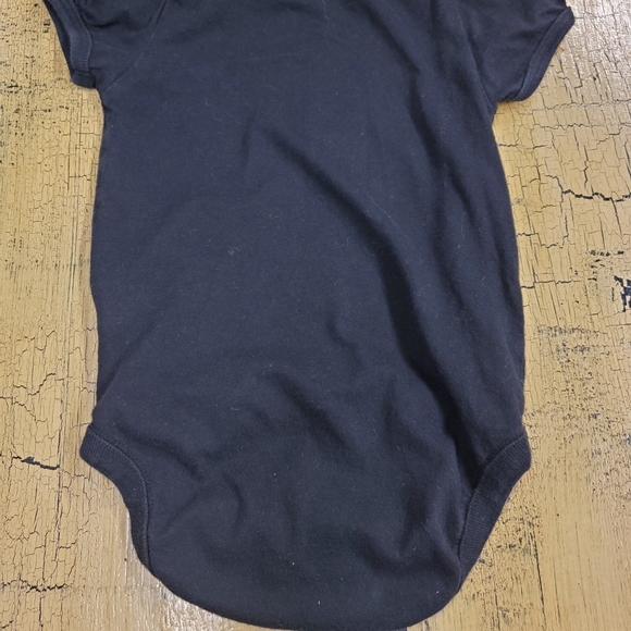 The Children's Place 12-18mo Onesie In Black/Gold: Mama is my Glam Squad 👶🍼🕶 - Picture 4 of 7